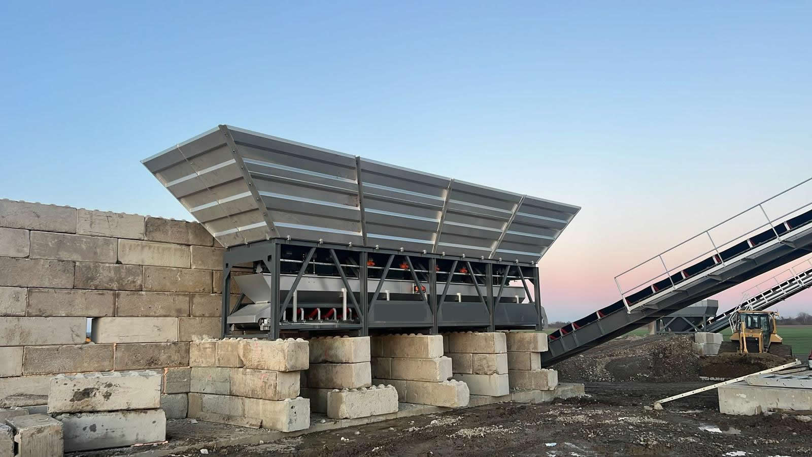 Trémie de stockage de gravier, centrale a beton fixe, gravel storage hopper, fixed concrete batching plant